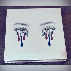 Kylie Cosmetics- The Holiday 2016 Palette